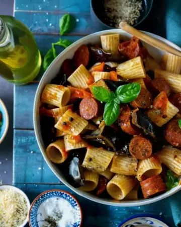 Auberginen-Pasta mit Chorizo