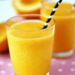 Detox Smoothie mit Orange, Mango und Ingwer