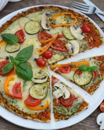 Low Carb Pizza mit Zucchini-Mandel-Teig IMG FEU